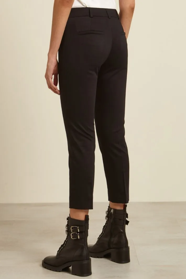 Pantaloni capri in raso di cotone